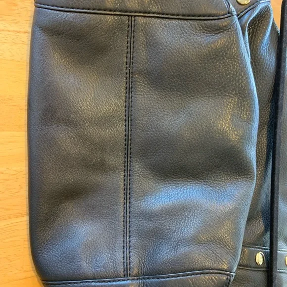 Michael Kors black and gold purse - Picture 3 of 6